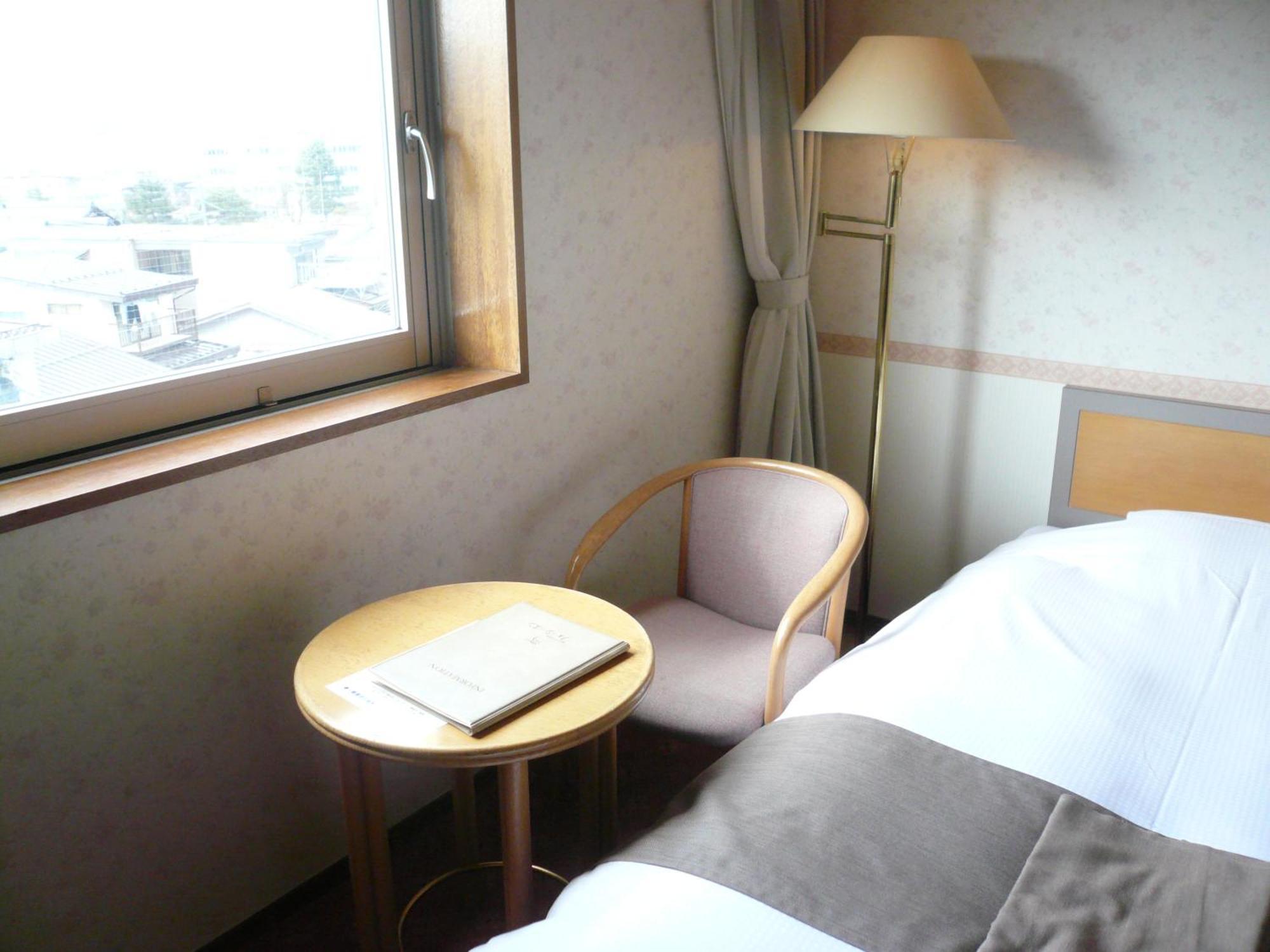 Takayama City Hotel Four Seasons Exterior photo
